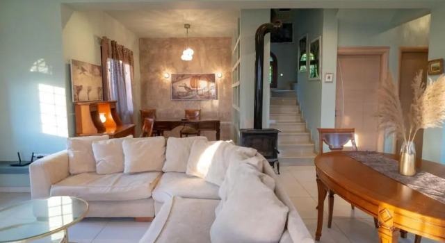 Villa Evzimthea, a wonderful house in the woods, Rezerwuj Willa Hotele w Pelion z parkingiem, Parking
