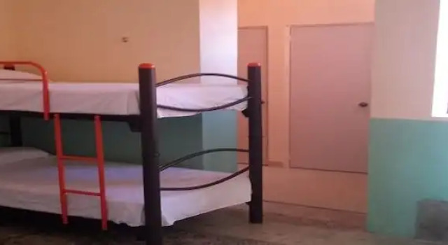 Кровать в общем номере (женский номер) с красивым видом из окна Hostal La Ermita