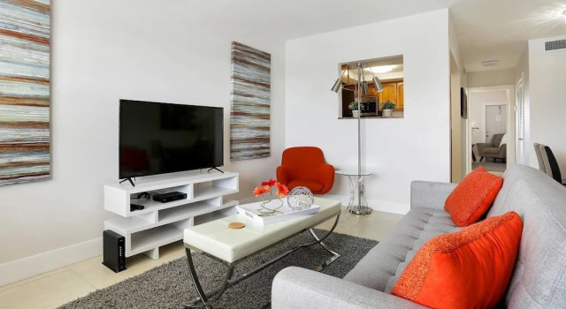 Stylish & Unique 1 BR Designer Waterview APT