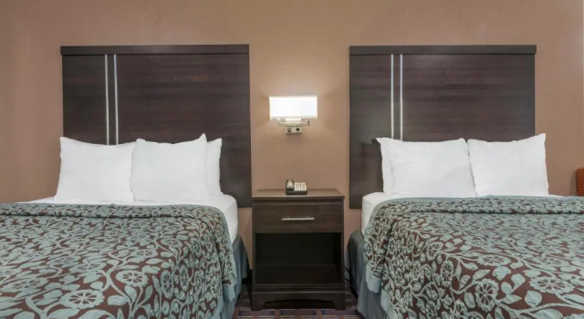 Четырёхместный люкс Days Inn by Wyndham Maumee/Toledo