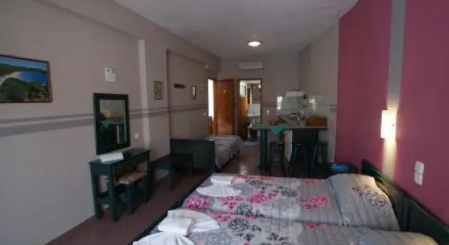 Michaelas Apartments & Studios