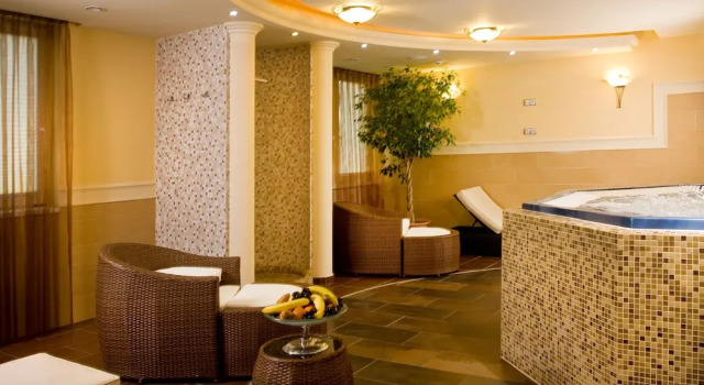 Hotel Kálvária, Забронировать Отель Отели Дьер-Мошон-Шопрон с парковкой, Парковка