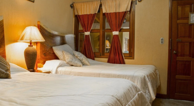 Трёхместный номер Comfort Hotel Dos Mundos Panajachel