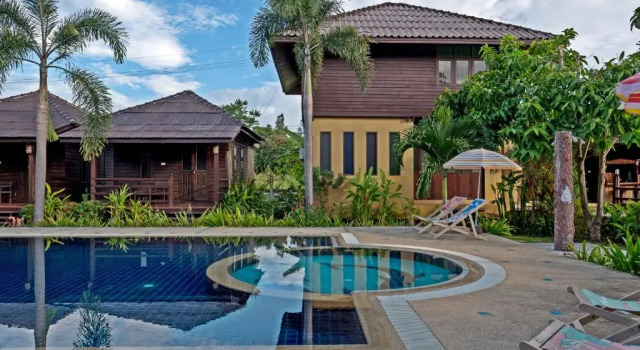 Коттедж Home At Chan Resort