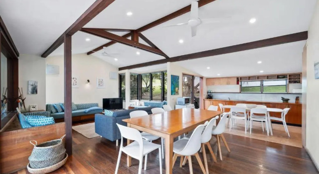 Коттедж Laguna Beach House by Discover Stradbroke
