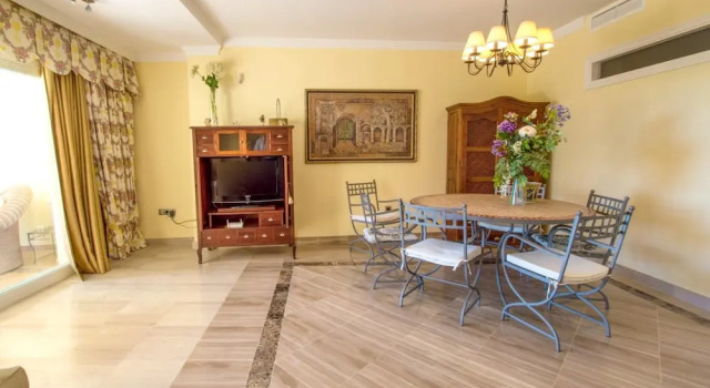 Apartment With 3 Bedrooms in Marbella, With Wonderful sea View, Pool A, Забронировать Апартаменты/квартира Апартаменты Марбелья, рядом с Гольф-клуб Rio Real, Апартаменты/квартира