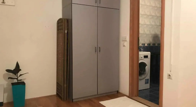 Regina's Park Studio Apartment