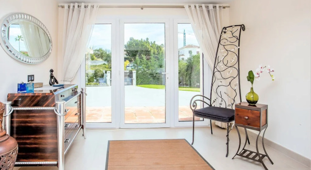 Вилла с 6 комнатами Villa del Mar