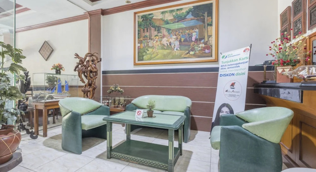 OYO 1090 Hotel Anging Mammiri Makassar, Book Hotel Hotels in Sulawesi with Parking, Parking