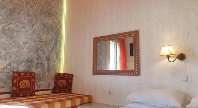 Апартаменты Apartment - Sleeps 10 - Parking - Garden - Pool