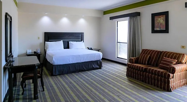 Люкс Best Western Hotel Plaza Matamoros