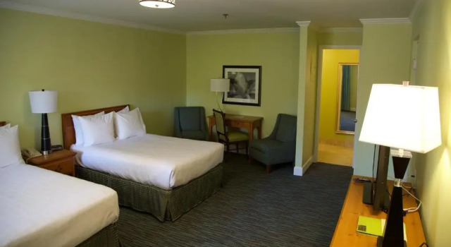 Четырёхместный номер Deluxe The University Inn at Emory