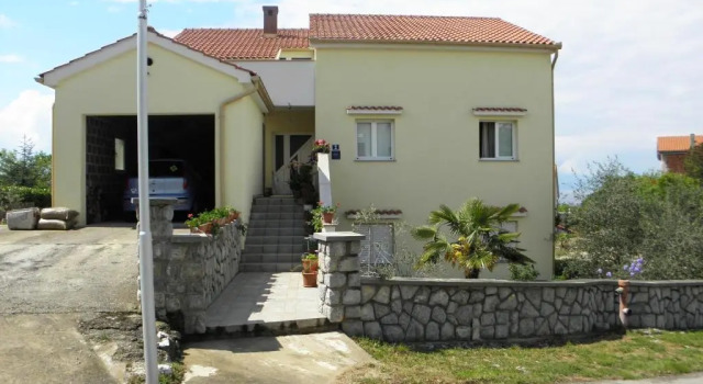 Апартаменты Apartments Njivice Bajcic