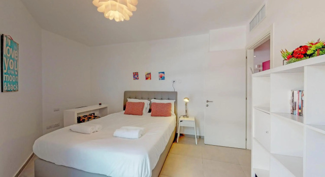 Luminous 3BR in Florentine