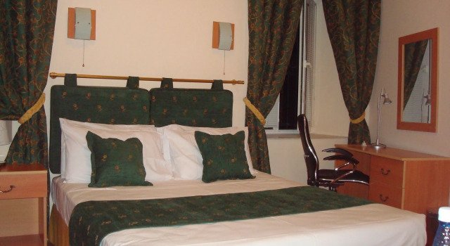 Отель Old City Inn, Забронировать Отель Отели Баку с парковкой, рядом с Азербайджанская государственная филармония, Парковка