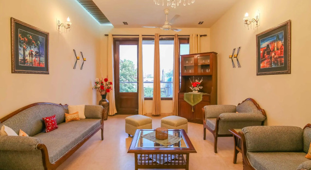 Hostie Sarvada-3 BR Apt, South Delhi GK-2, Забронировать Отель Отели Нью-Дели 4 звезды, рядом с Рынок М-Блок, 4*