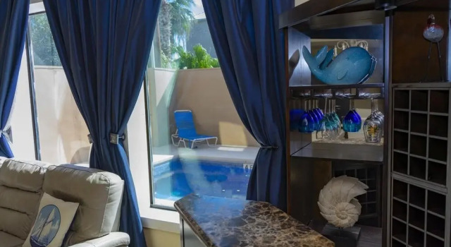 Two Level Townhome A W/private Pool Steps to Beach 3 Bedroom Home by Redawning, Забронировать Дом для отпуска Саут-Падре-Айленд Rio Grande Valley