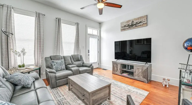 Коттедж 4 Mi to Kentucky Derby: Home w/ Private Yard