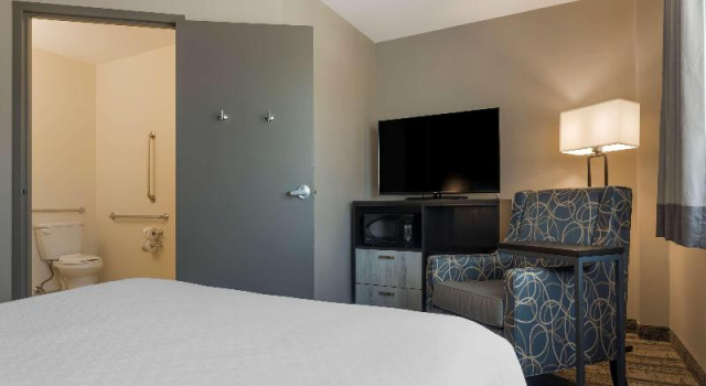 Двухместный номер Standard с балконом Best Western Plus Chocolate Lake Hotel - Halifax