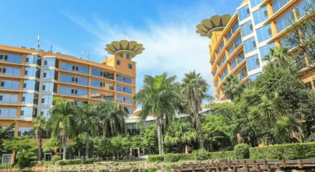 Guan Fang Honghe, Book Hotel Hoteller i Mengzi med parkering, Parkering