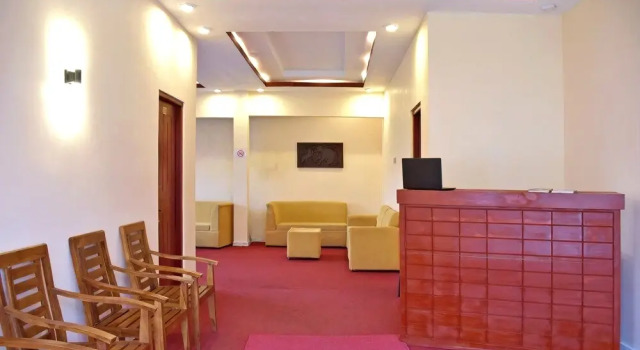 OYO 261 Falcon Tea Garden Hotel, Забронировать Отель Отели Округа Галле 3 звезды, 3*