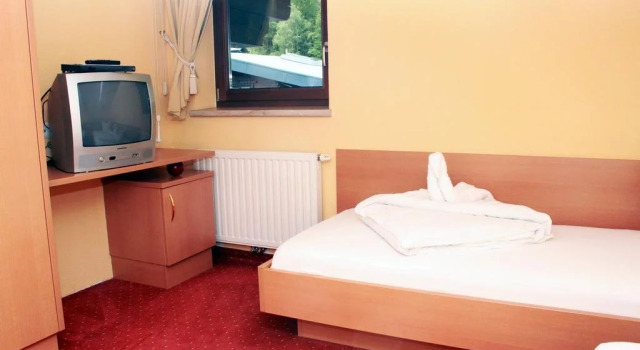 Apart Peppone, Prenota Hotel Hotel a Tirolo con parcheggio, Parcheggio