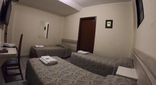 Трёхместный номер Standard Colonial Hotel