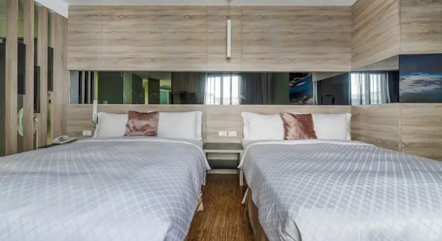 Четырёхместный номер Standard с балконом и с видом на горы Pacific Inn