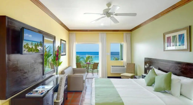 Номер Superior oceanfront Coconut Court Beach Hotel