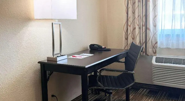 Люкс Econo Lodge Wausau - Rothschild