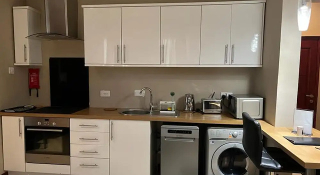 Люкс Deluxe c 1 комнатой с видом на бассейн Cromer Serviced Apartments