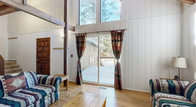 < 2 Mi to Tahoe Donner Ski Resort: Serene Retreat