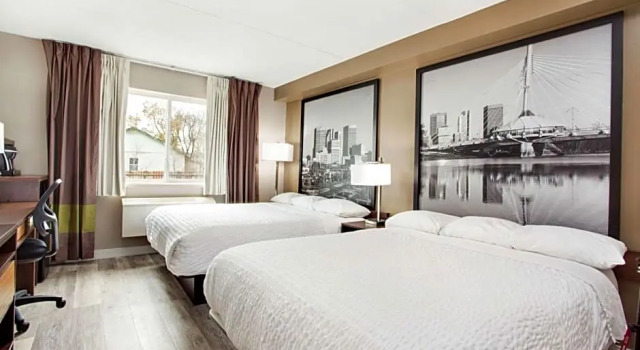 Четырёхместный номер Efficiency Super 8 by Wyndham Winnipeg West