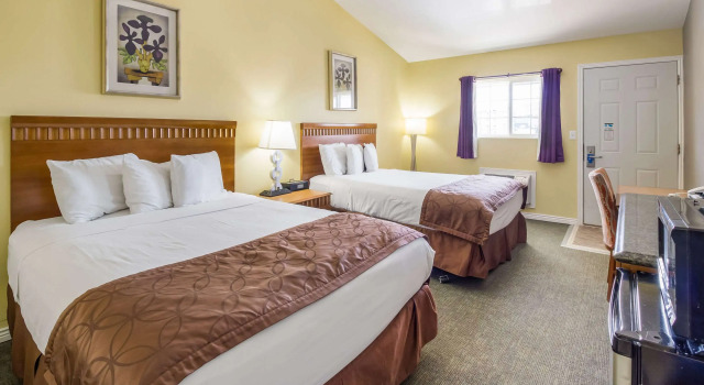 Четырёхместный номер Standard Rodeway Inn Casper