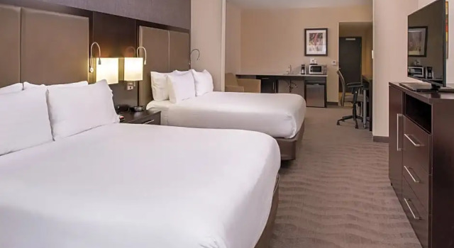Четырёхместный люкс Holiday Inn Express & Suites Monroe by IHG