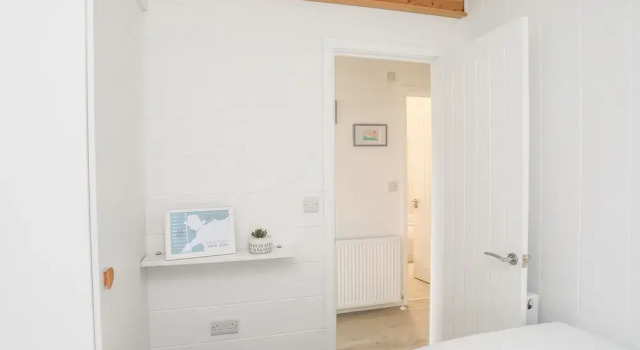 Galwad y Mor, Boek Hotel Dwyran Anglesey