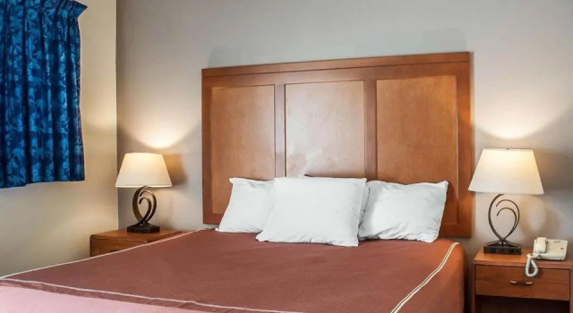 Люкс Rodeway Inn & Suites Niagara Falls