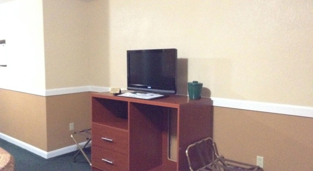 Номер Luxury Briarcliff Motel