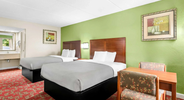 Четырёхместный номер Standard Quality Inn Selma - Smithfield