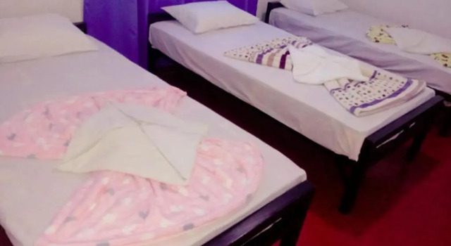 Кровать в общем номере Nethuli Guest Inn and Hostel