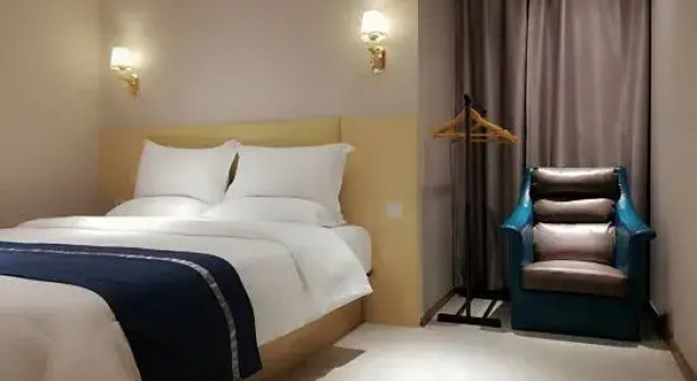 Люкс Couple Expert Boutique Hotel (Dongmen Old Street Station)