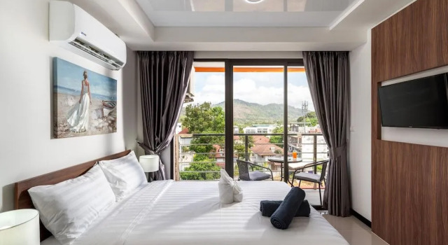 Naiharn Pearl Condo Hotel by Villacarte