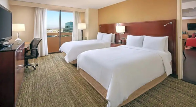 Четырёхместный номер Deluxe San Diego Marriott La Jolla