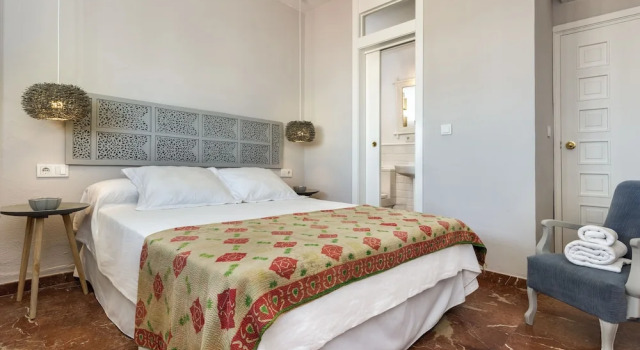 Great 2 BD Apartment With Terrace. San Pablo III, Забронировать Апартаменты/квартира Старый город Севилья