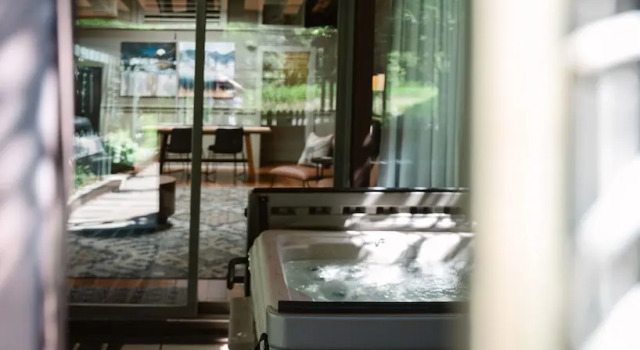 Апартаменты Luxury Highland Haven Creekside Inn