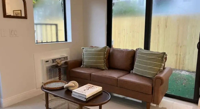 Коттедж The Modern Oasis Queen Studio With Kitchen