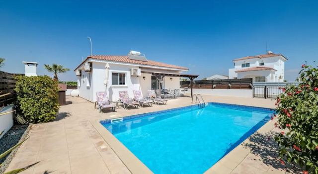 Sunrise Ayia Thekla Bungalow, Забронировать Вилла Отели Айия-Напа с парковкой, Парковка