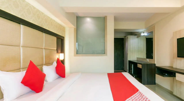 OYO 36215 Hotel Pearl Residency
