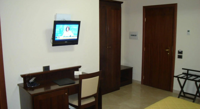 Hotel Le Palme, Varaa Hotelli Gioia Tauro Calabria