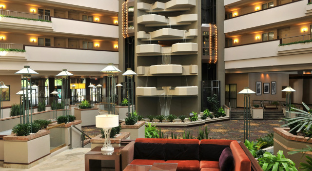 Embassy Suites Des Moines Downtown, Забронировать Отель Де-Мойн Айова, рядом с Мост достижений женщин в Айове